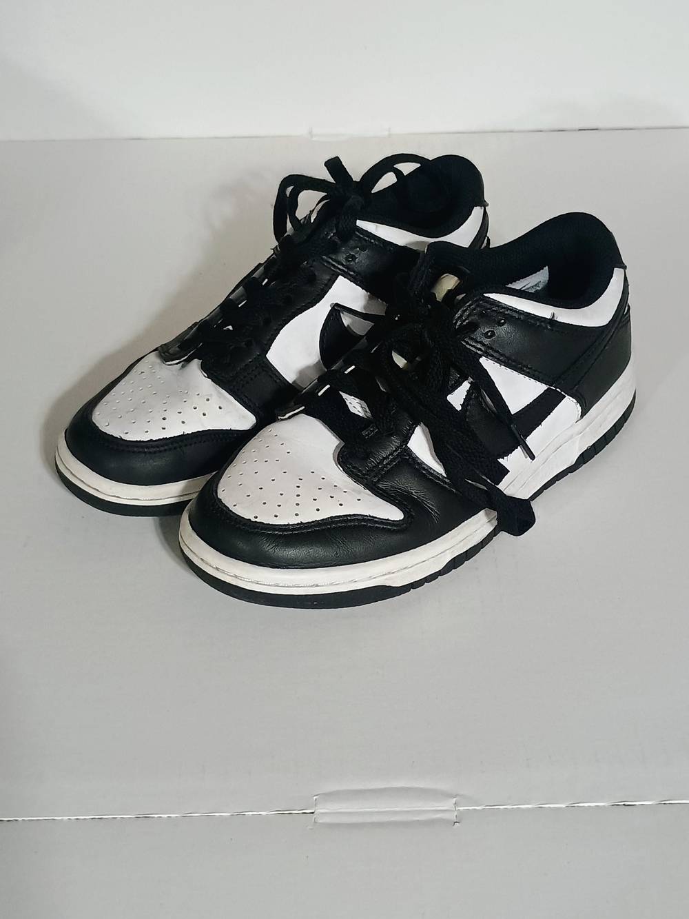 Nike Kids Dunk Low Black And White Leather Lace-Up Sneaker Shoes Size 4Y